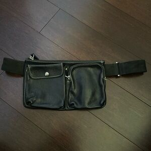 Roots leather fanny pack in black unisex